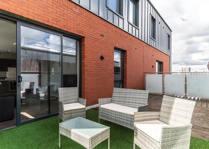 Prime Location 1 Bed Penthouse Apartment